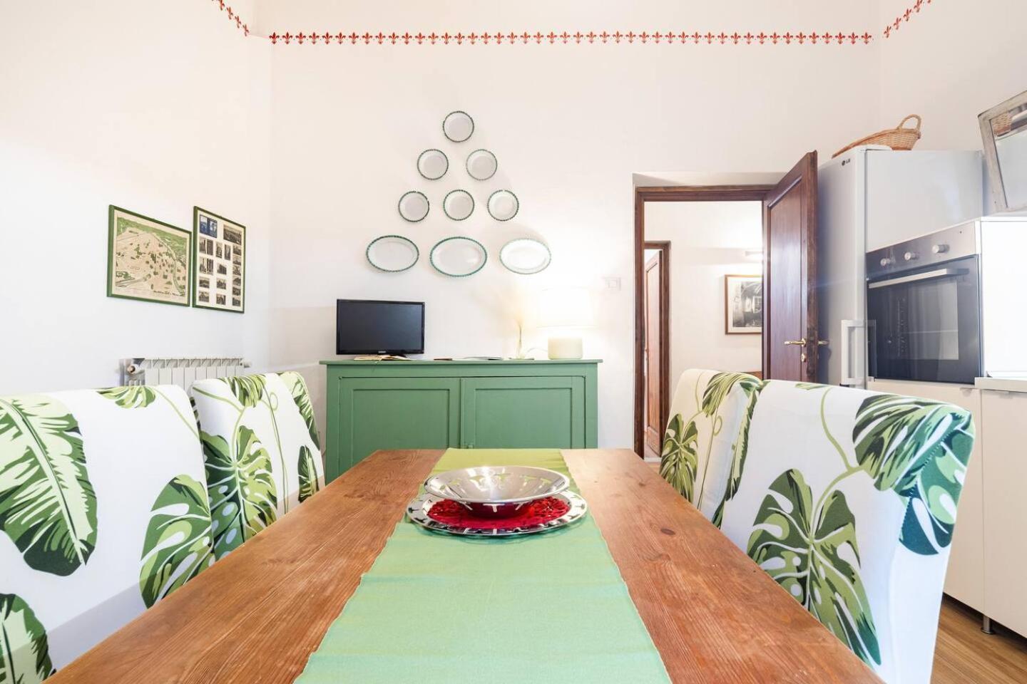 Comfy Unit Suitable For Work Street Level With Patio Florencia